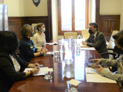 Ganaderas reunidas con el secretario general de agricultura