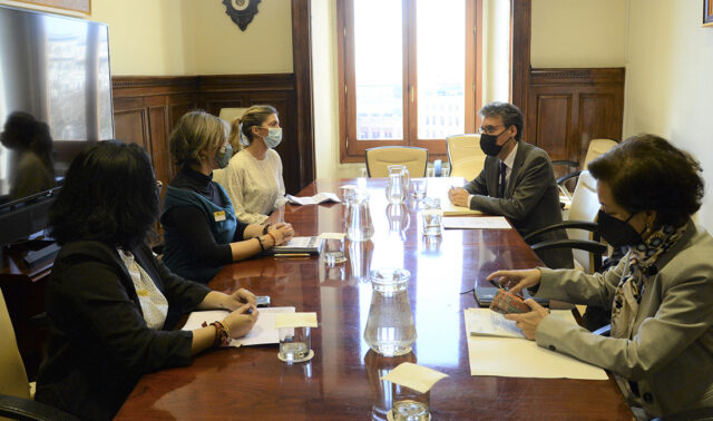 Ganaderas reunidas con el secretario general de agricultura