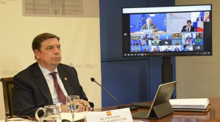 Ministro Luis Planas en el Consejo Extraordinario de la UE por las materias primas debido a la guerra Rusia y Ucrania