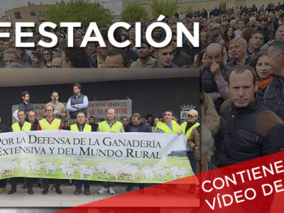 Ganaderos manifestándose con pancartas