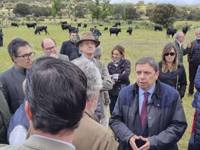Luis Planas destaca el compromiso del Gobierno con la ganadería extensiva