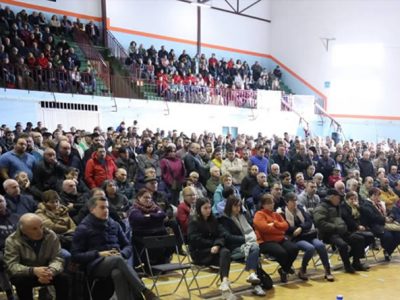 Reunión ganaderos en Tineo en protesta ante el nuevo protocolo contra la tuberculosis bovina