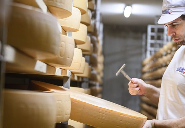 Le Gruyère AOP suizo de Neuchâtel, elegido el mejor queso del mundo en el Mondial du Fromage de Tours, Francia