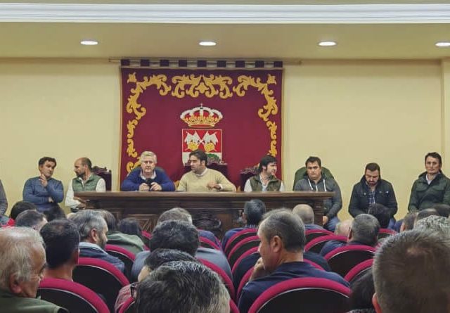El sector ganadero valora positivamente la reunión celebrada el pasado viernes 7 de noviembre y exige soluciones urgentes ante la Dermatosis Nodular Contagiosa y la situación del Saneamiento Ganadero
