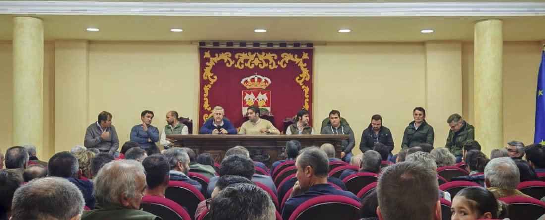 El sector ganadero valora positivamente la reunión celebrada el pasado viernes 7 de noviembre y exige soluciones urgentes ante la Dermatosis Nodular Contagiosa y la situación del Saneamiento Ganadero