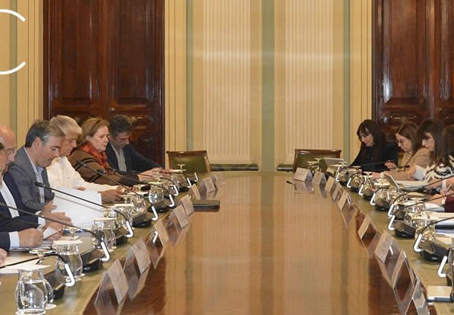 El Gobierno se reúne con el sector agrario para unirse en la acción ante la reforma de la Política Agraria Común (PAC)