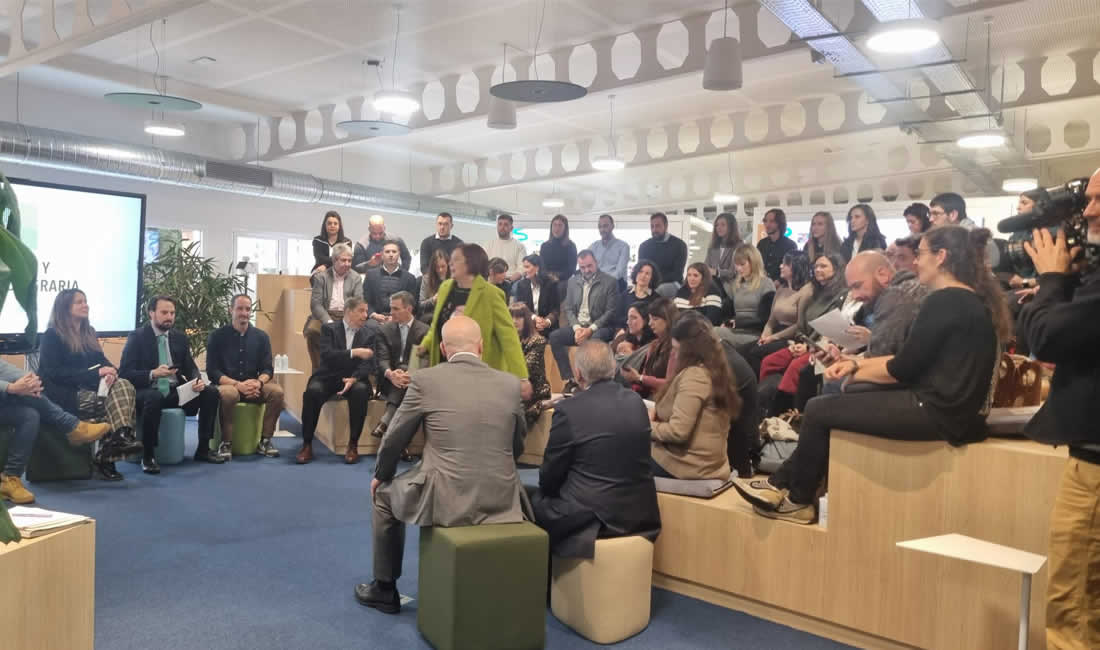 Jóvenes y mujeres de Cooperativas Agro-alimentarias de Andalucía se reúnen con Pedro Sánchez, para dar impulso al relevo generacional