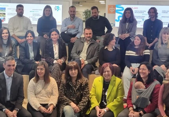 Jóvenes y mujeres de Cooperativas Agro-alimentarias de Andalucía se reúnen con Pedro Sánchez, para dar impulso al relevo generacional