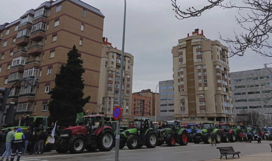 Más de 25.000 agricultores y ganaderos protestan contra Mercosur y los recortes de la PAC