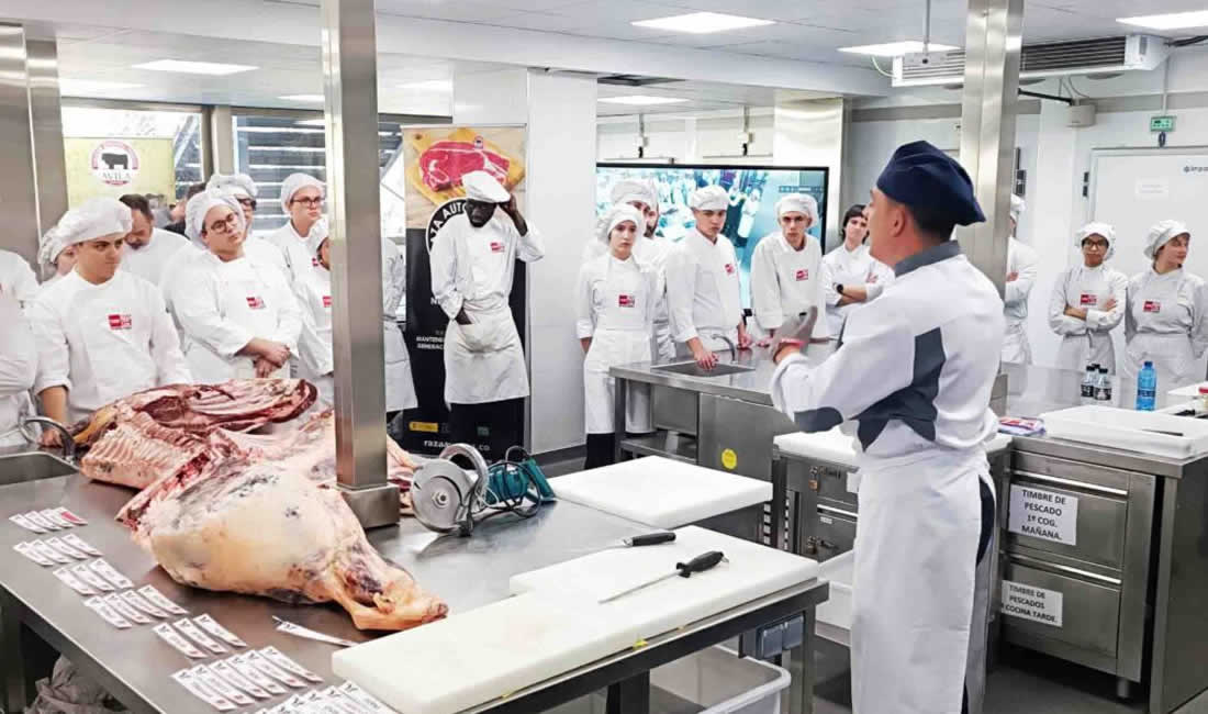 Carne de Ávila se promociona en el IES Hotel Escuela de Madrid