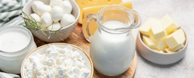 FeNIL advierte que la entrada masiva de excedentes europeos está lastrando la competitividad del sector y el futuro inmediato de la industria láctea española