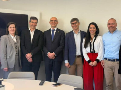El Embajador de los Países Bajos visita las instalaciones de De Heus en Galicia para conocer su modelo de sostenibilidad y producción