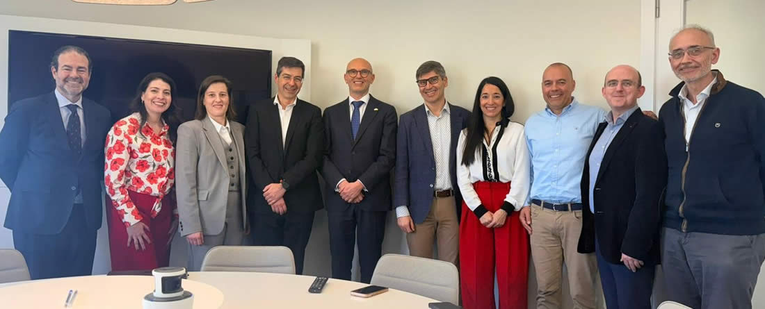 El Embajador de los Países Bajos visita las instalaciones de De Heus en Galicia para conocer su modelo de sostenibilidad y producción